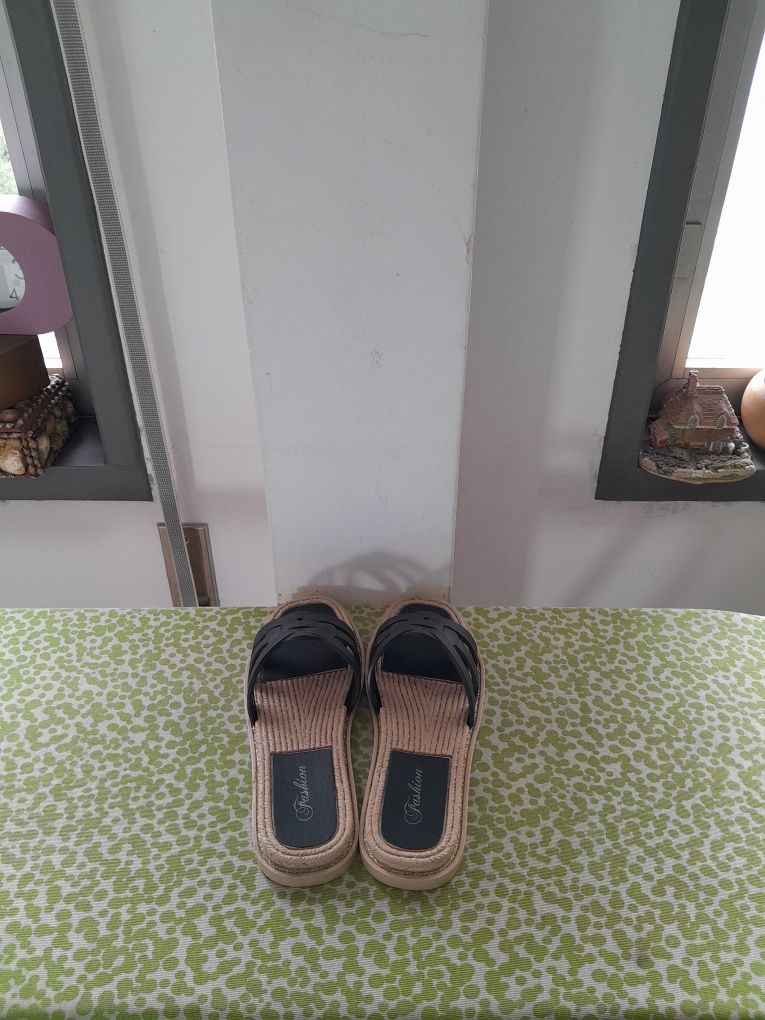 Vendo Chinelos de Senhora muito bonitos como novos