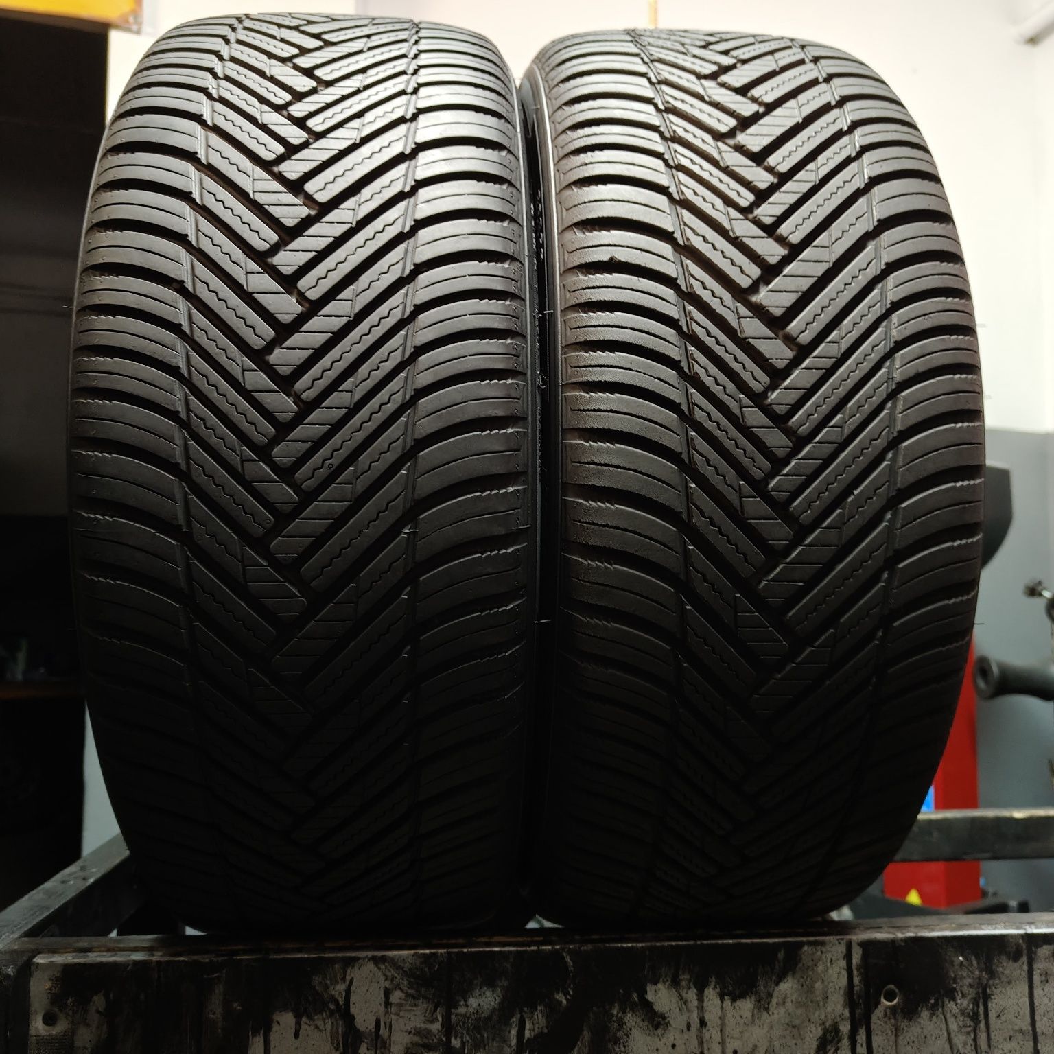 225/45/18 XL Sprzedam parę opon całorocznych Hankook