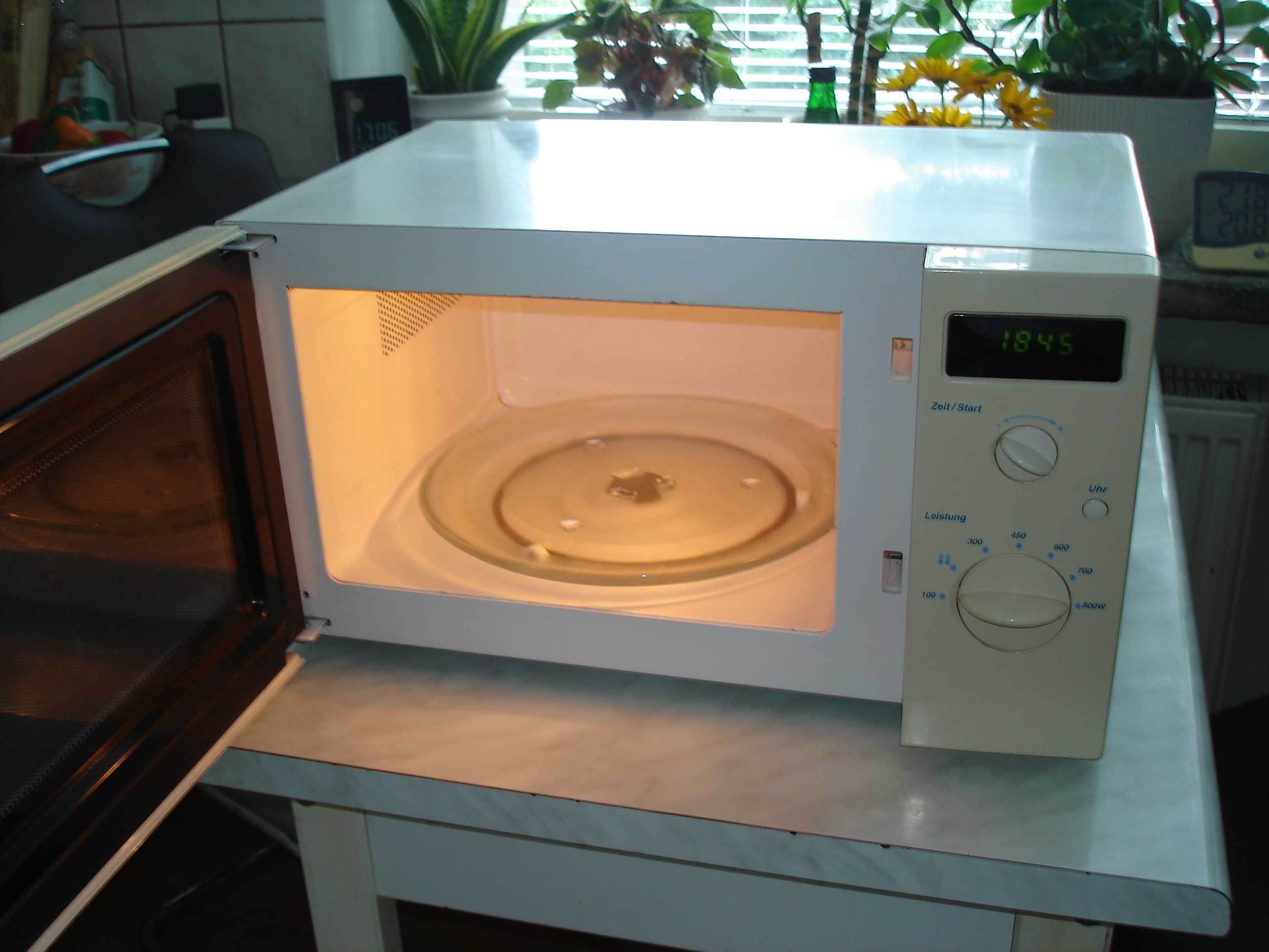 Kuchenka mikrofalowa LUNIK 800