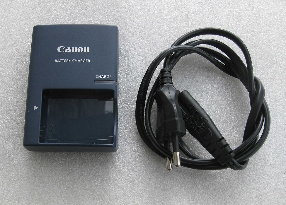 Зарядное устройство фотоаппарата Canon .