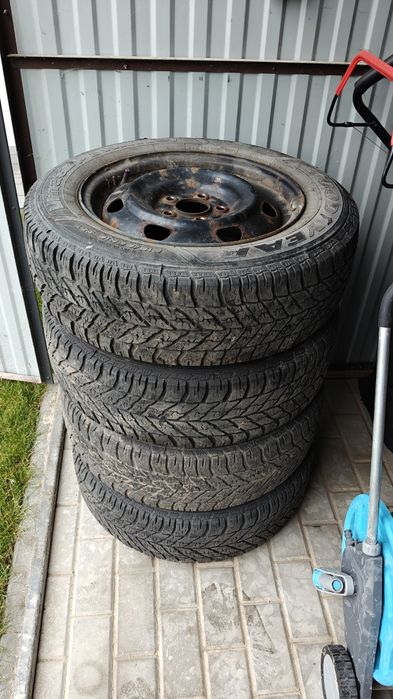 Koła Mazda opony zimowe 215/60r16 , felgi stalowe 16 5x114,3 kołpaki