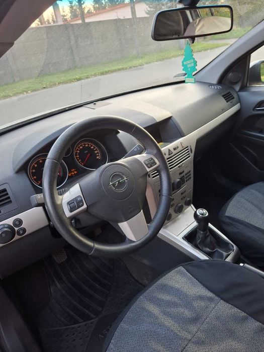 Opel Astra H 1,6 benzyna 127km. 2008r.
