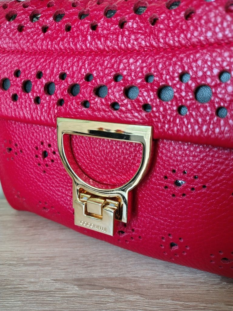 Шкіряна сумка Coccinelle 
Оригінал