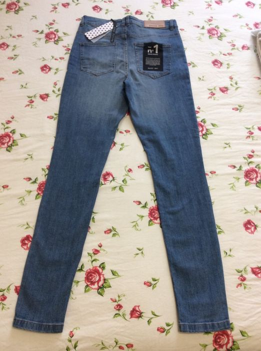 Продам новые женские джинсы
