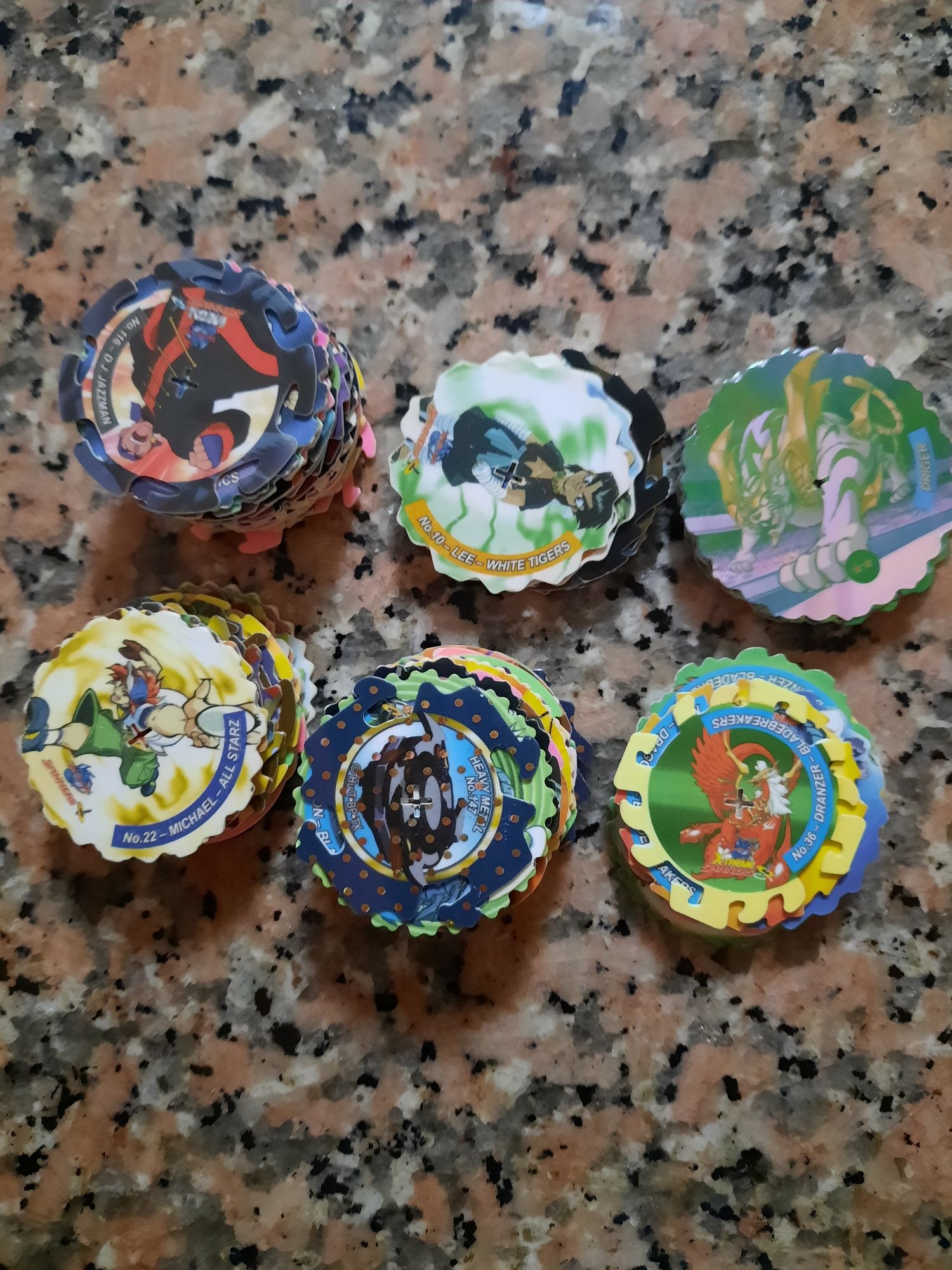 Tazos , yu gi oh, digimon , beyblade