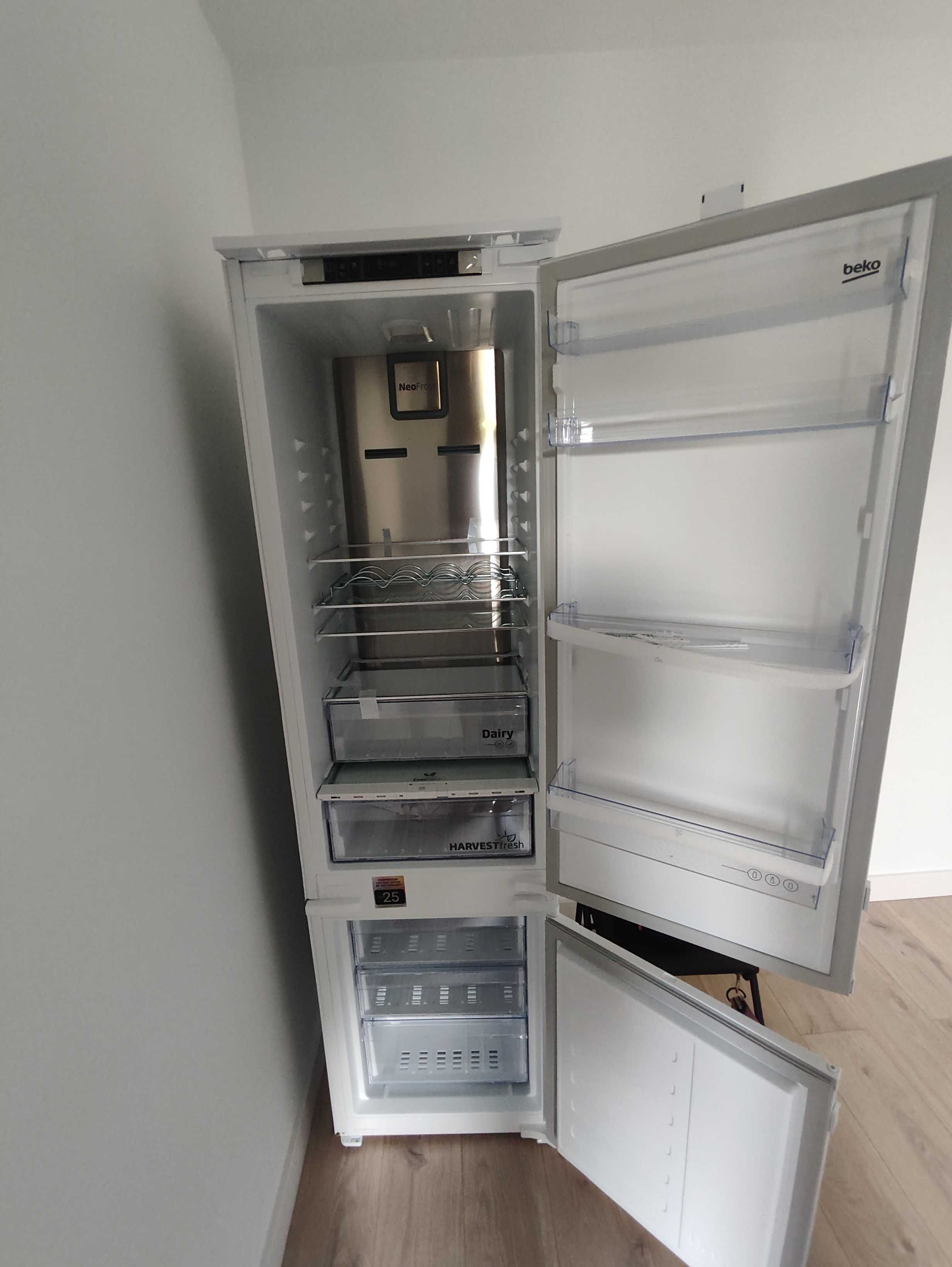 Lodówka Beko BCNA306E4ZSN Pełny No Frost 193,5cm w sklepie 3200