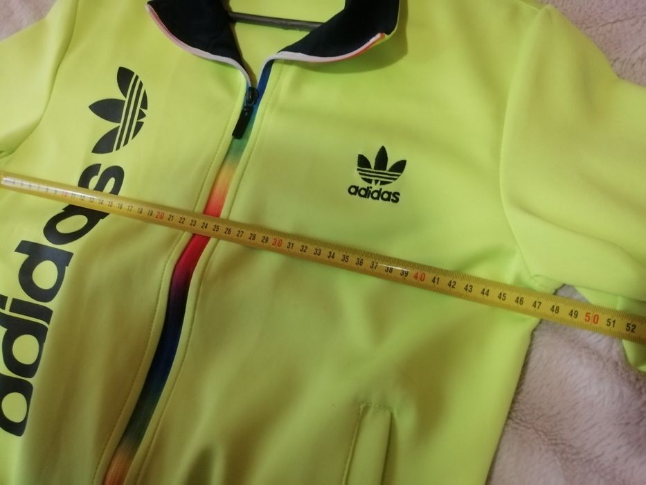 Продам спортивную куртку