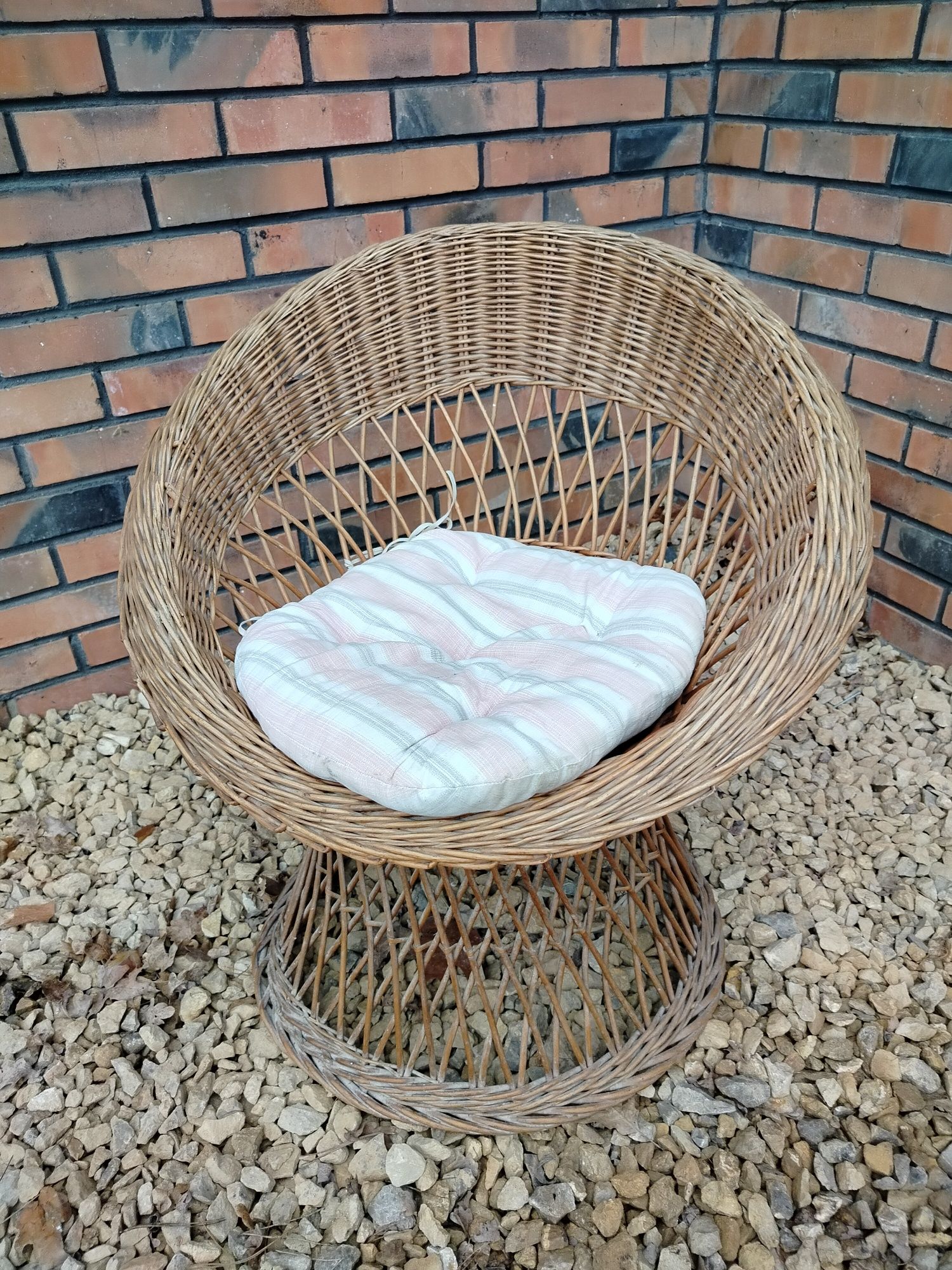 Fotel wiklinowy wiklina tarasowy z poduchą Boho rekwizyt