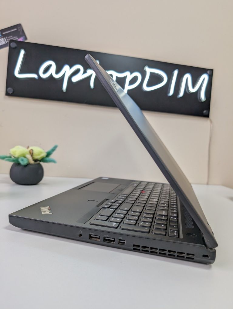 P2000M(4GB).Ноутбук Lenovo ThinkPad P52/i7-8/16/512/15.6/IPS/потужний