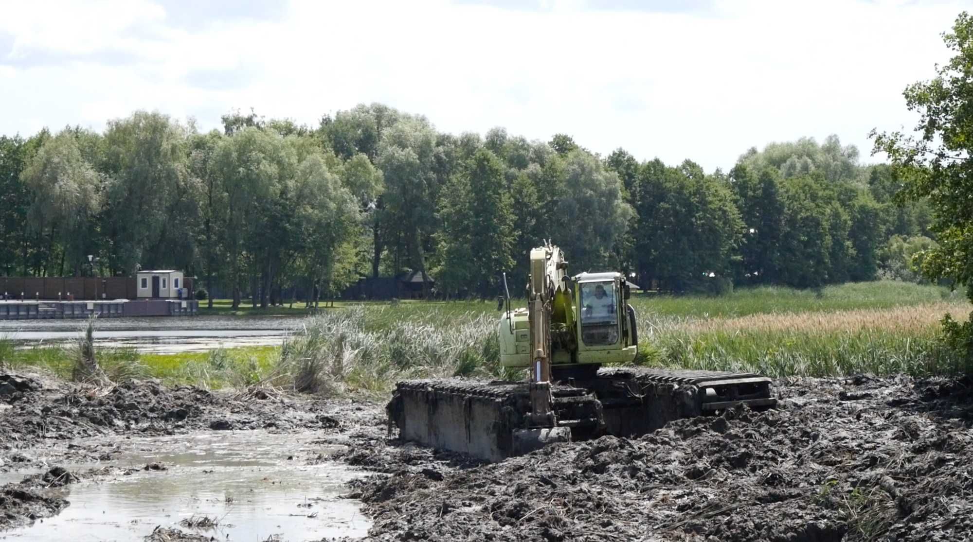 Очистка водойми,Плавающий экскаватор амфібія, Плаваючий екскаватор.