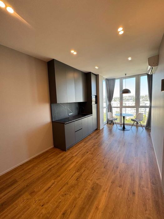Продам 1 кімнатну квартиру  в житловому   комплексі River Hall