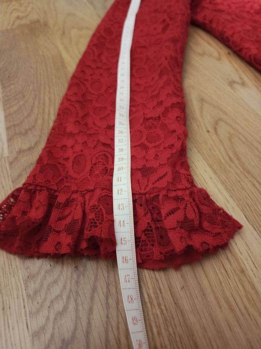 Czerwona, koronkowa sukienka 134/140