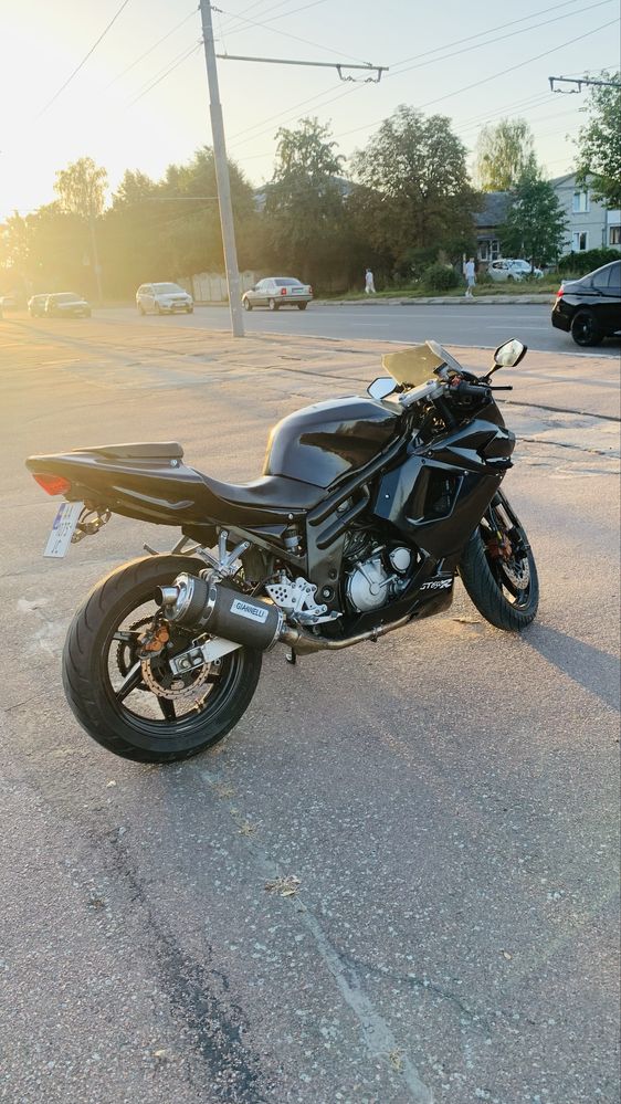 Продам Hyosung gt650r