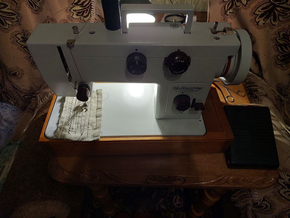 Продаётся швейная машинка а 143