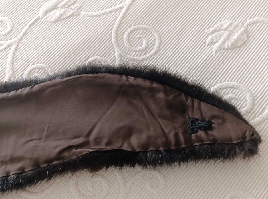 Gola de peles, castanha,  em Astraçã, forrada, para vestido ou casaco
