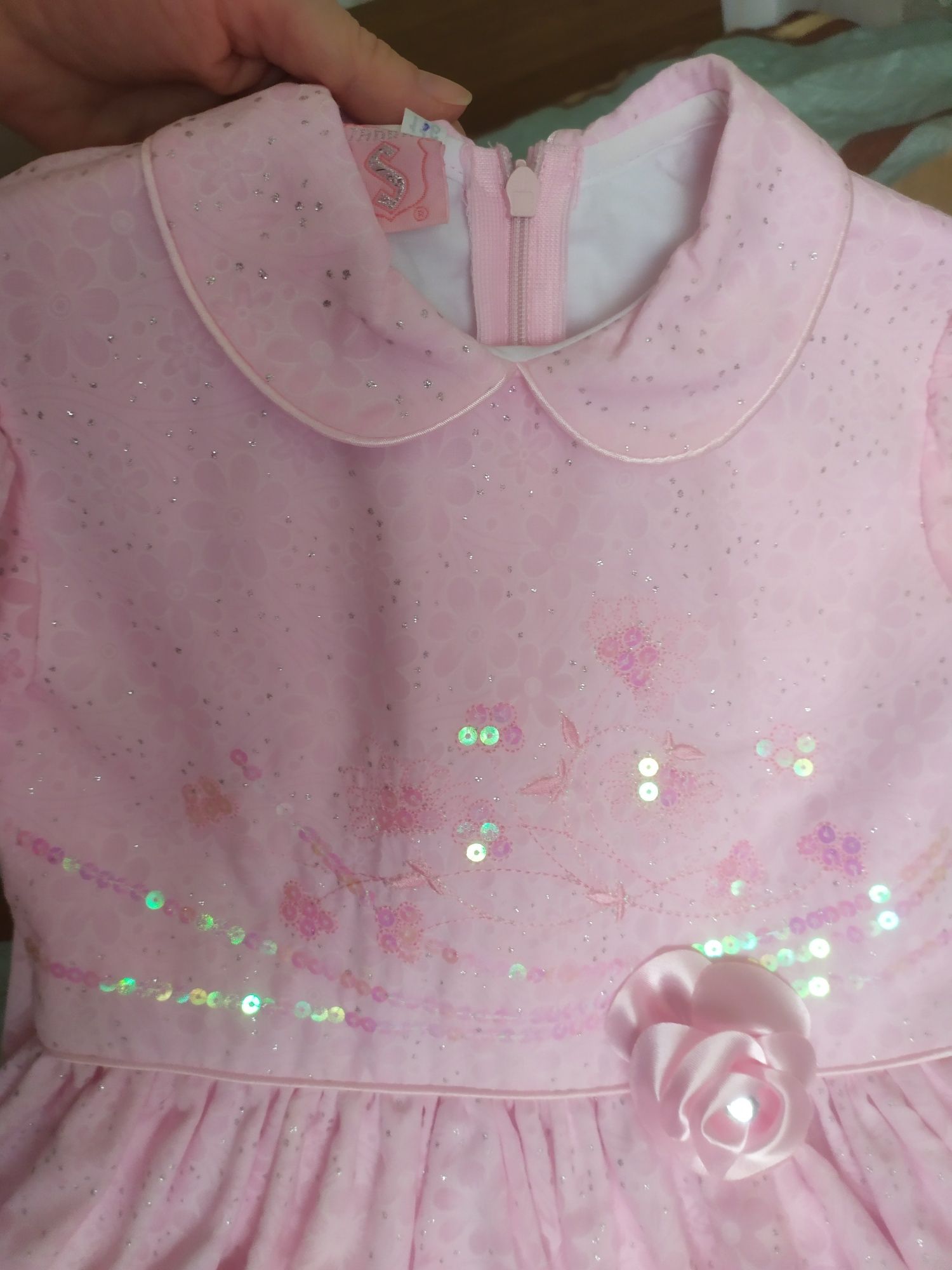 Платье нарядное для девочки 5-6 лет + 2 банта