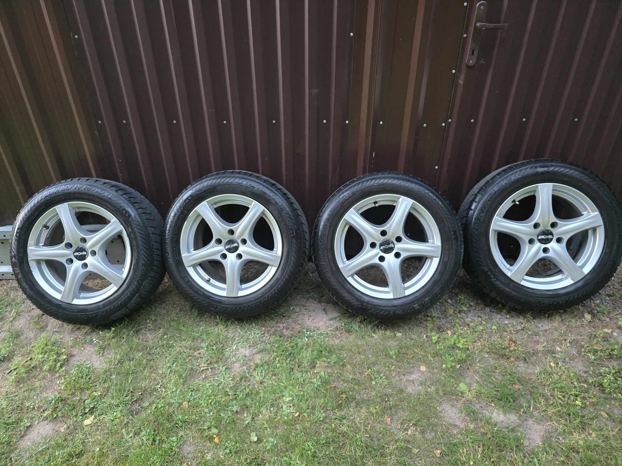Koła 16 5x 114.3 z oponami zimowymi 205x60R16