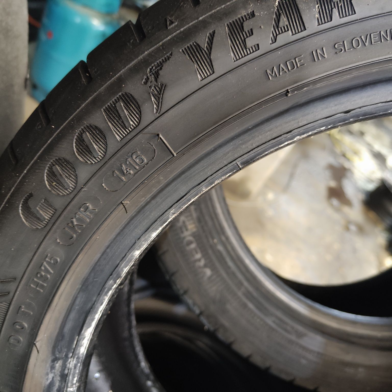 Goodyear efficient grip 215/45/16 para