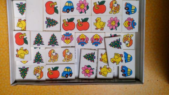 Jogo dominó ou Puzzle infantil ou   batedeira de bolos,