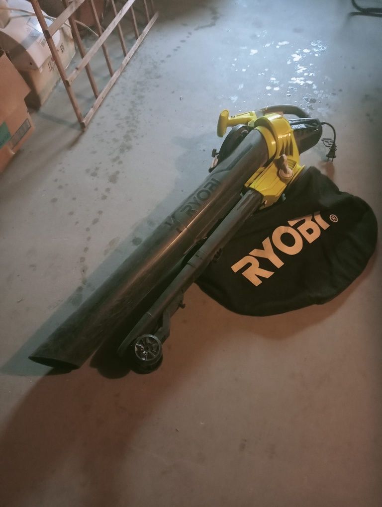 Odkurzacz do liści RYOBI