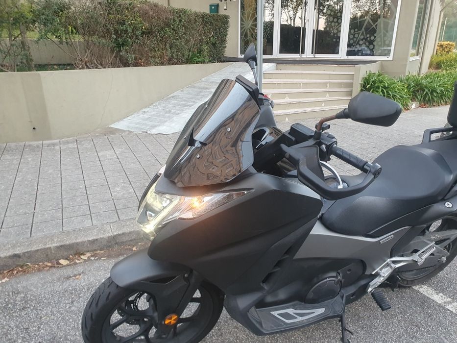 Honda NC750D Integra DCT - 2019 - mudanças automáticas e sequenciais