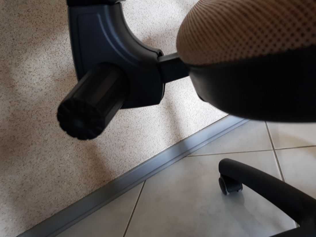 krzesło tapicerowane fotel obrotowy ergonomiczny biurowy młodzieżowy