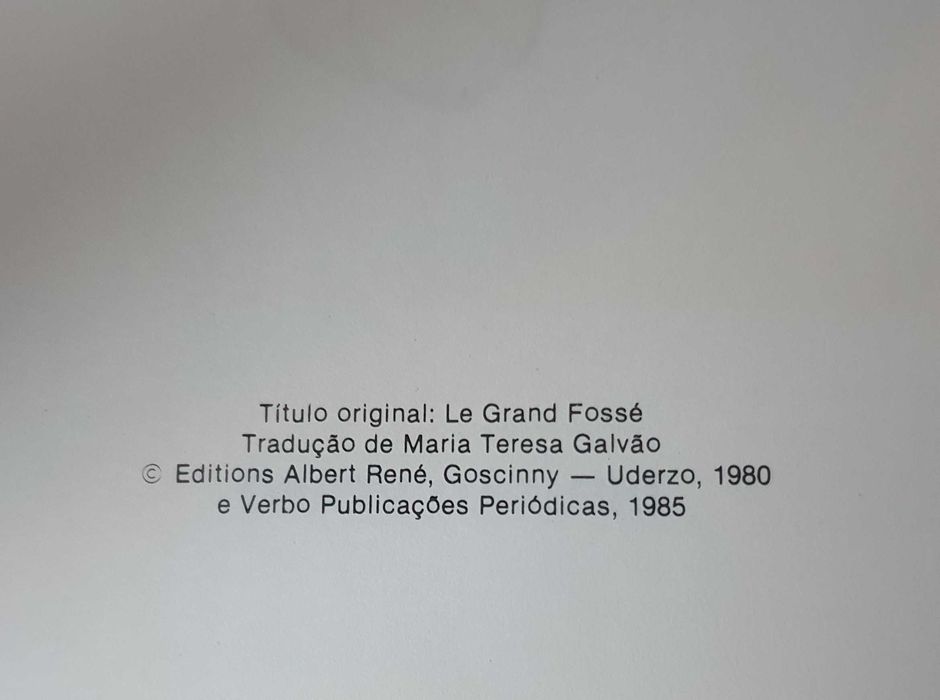 Livro Astérix - O Grande Fosso -  capa rígida - edição Verbo 1985