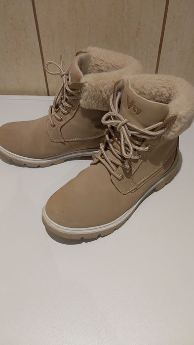 Buty zimowe ocieplane trapery  Vty botki r. 38