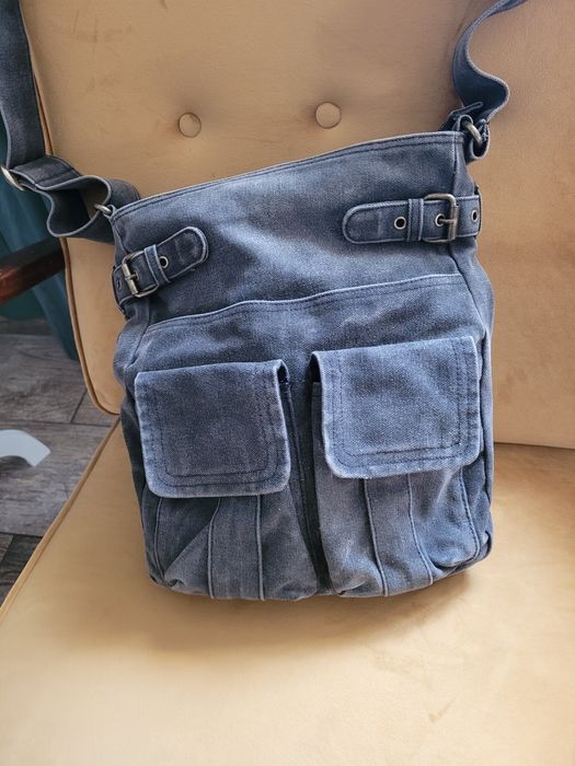 Torba z wieloma kieszeniami na zamek