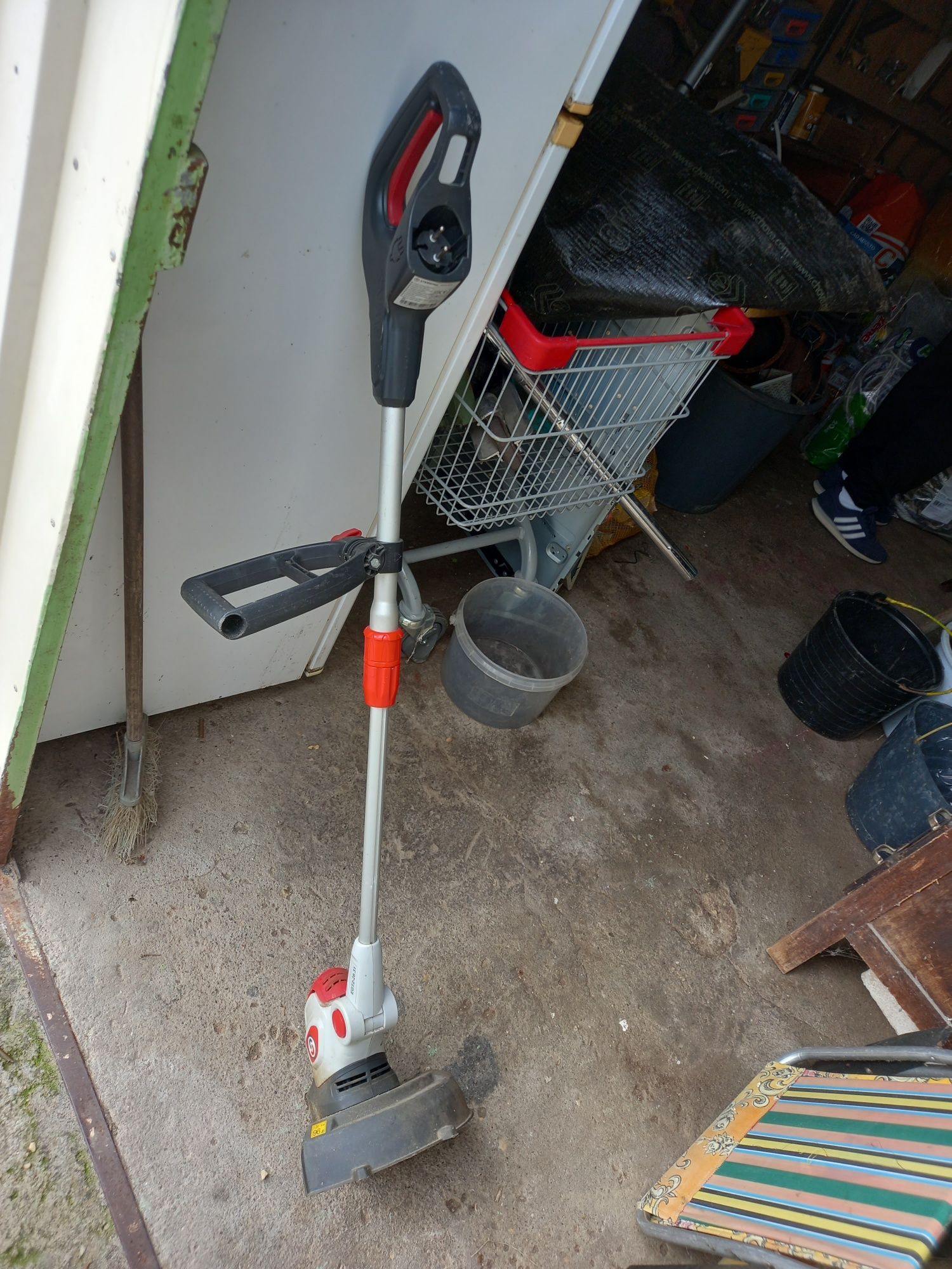 Máquina  de cortar relva