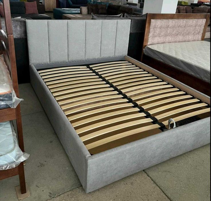 Ліжко м'яке з підйомним механізмом.