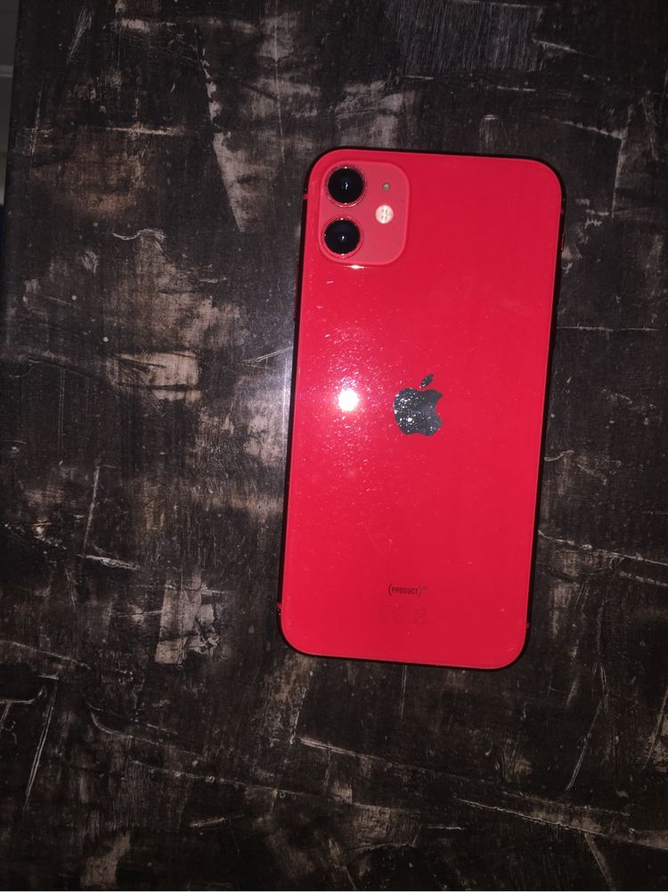 iPhone 11 czerwony