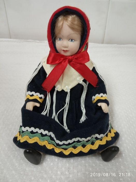 Bonecas de Porcelana Roupas Tradicionais