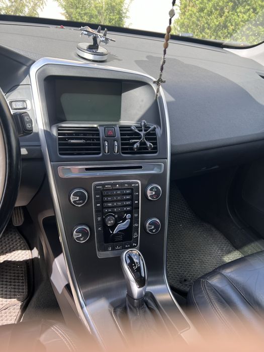 Volvo xc60 2.4дизель D5 . AT. AWD.