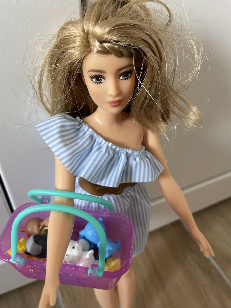 Barbie oversize + zestaw zwierzątek.