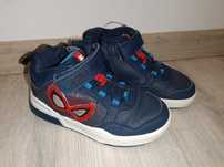 Adidasy chłopięce Marvel 28