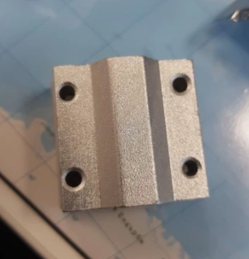 Vendo rolamento Linear de 12mm com suporte em alumínio para CNC ou 3D.