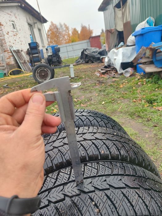 Продам зимовий комплект резини