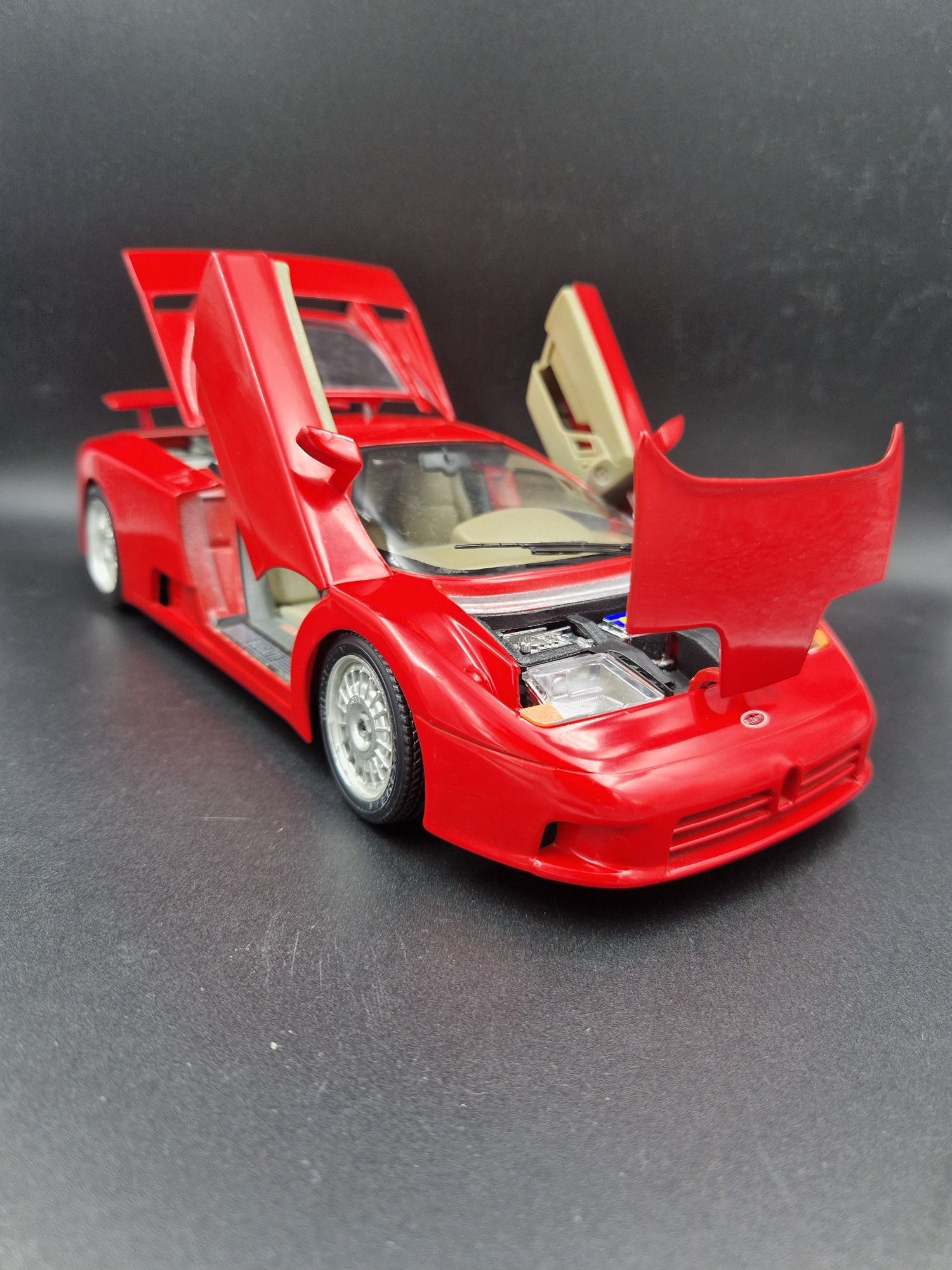 Model 1:18 Bburago Bugatti EB110