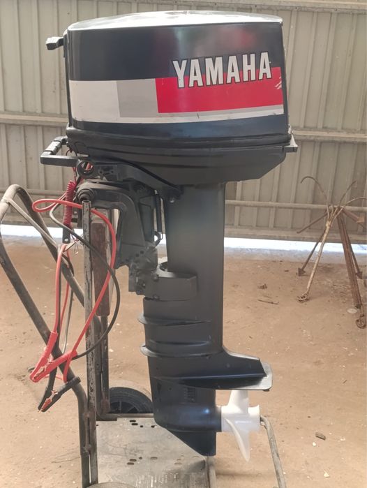 Yamaha 30CV 2T com arranque elétrico