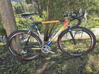 Bicicleta de estrada com rodas carbono
