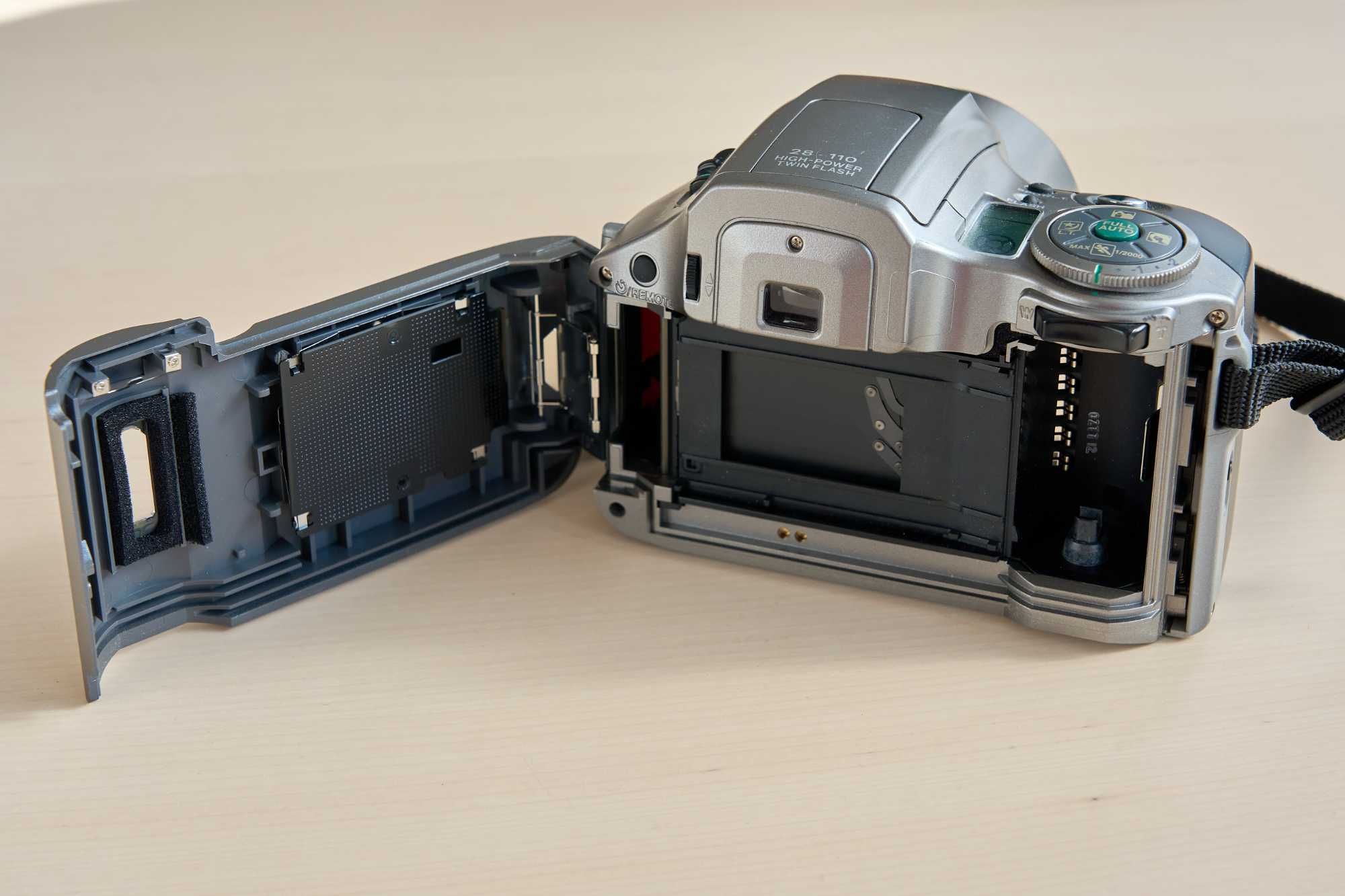 Olympus iS-300 analog - trochę lustrzanka, trochę kompakt, stan bdb