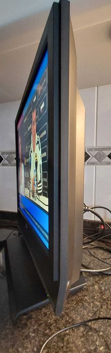 Televisão LCD LG 20LS5R - 51 cm 4:3 + Recetor TDT Sigmatek DVBR-50HD