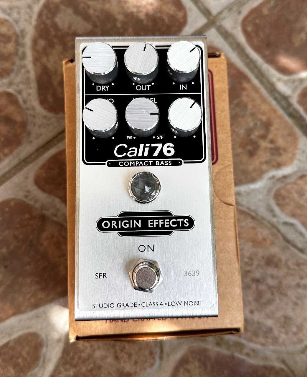 Cali76 Compact Deluxe Bass Origin Effects