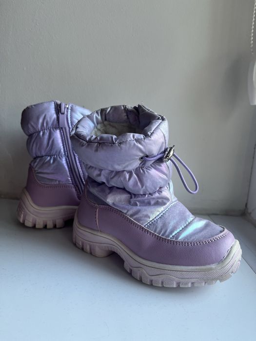 Зимові черевики для дівчинки