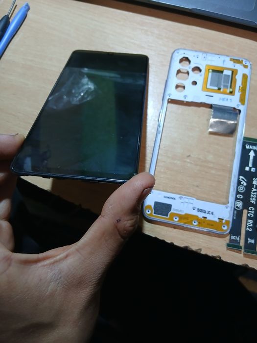 Дисплей samsung A325f  та інші запачастини на самсунг а325