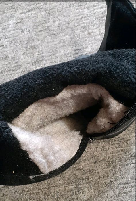 Зимові жіночі шкіряні чоботи.