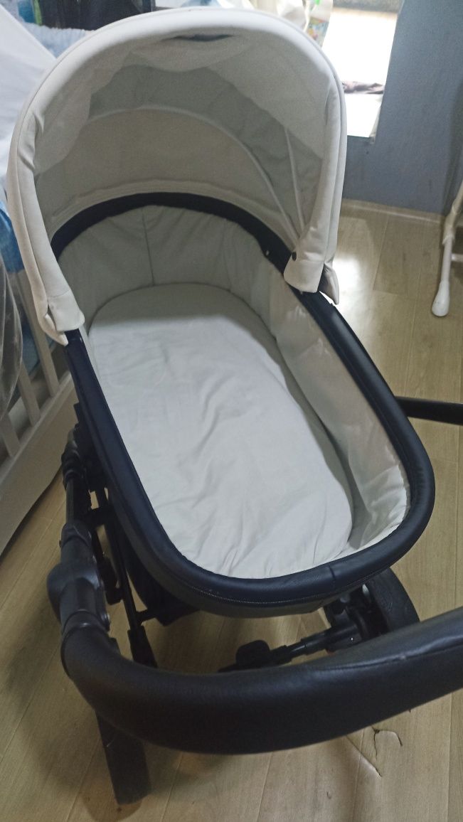 Продам коляску 3 в 1  SAVAN