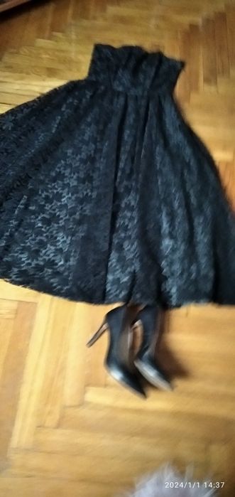 Balowa koronkowa sukienka bez ramiączek