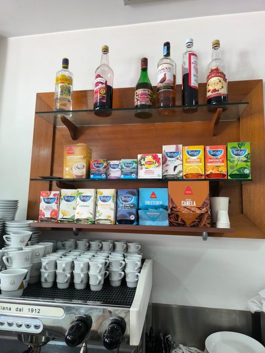 Recheio de pastelaria - vitrines + mobiliário